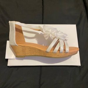 Metallic white floral sandal